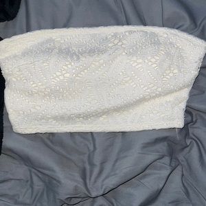 Cream colored women’s aerie padded crop top